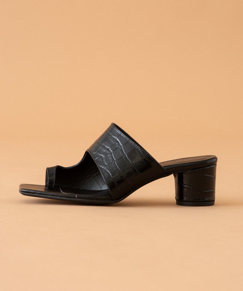 UNITED TOKYO（ユナイテッドトウキョウ）の「デザインスクエアートングサンダル（サンダル・レディース・ブラック/ブラウン・1/2）」の6枚目の写真