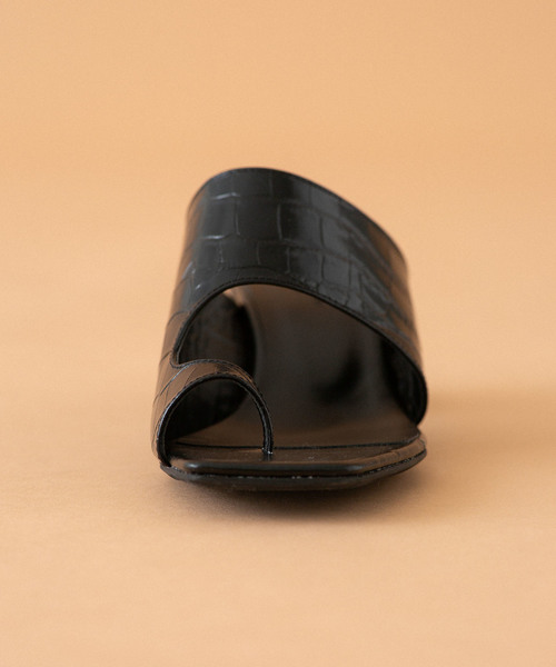 UNITED TOKYO（ユナイテッドトウキョウ）の「デザインスクエアートングサンダル（サンダル・レディース・ブラック/ブラウン・1/2）」の9枚目の写真