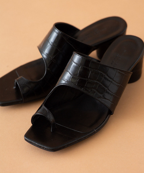 UNITED TOKYO（ユナイテッドトウキョウ）の「デザインスクエアートングサンダル（サンダル・レディース・ブラック/ブラウン・1/2）」の10枚目の写真