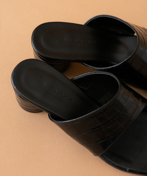 UNITED TOKYO（ユナイテッドトウキョウ）の「デザインスクエアートングサンダル（サンダル・レディース・ブラック/ブラウン・1/2）」の11枚目の写真