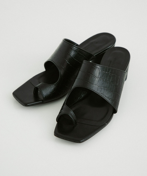 UNITED TOKYO（ユナイテッドトウキョウ）の「デザインスクエアートングサンダル（サンダル・レディース・ブラック/ブラウン・1/2）」の19枚目の写真