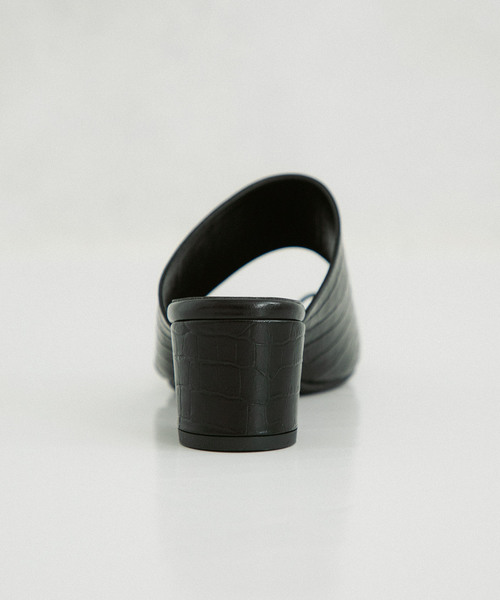 UNITED TOKYO（ユナイテッドトウキョウ）の「デザインスクエアートングサンダル（サンダル・レディース・ブラック/ブラウン・1/2）」の15枚目の写真