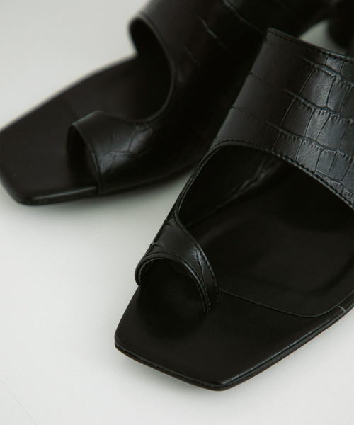 UNITED TOKYO（ユナイテッドトウキョウ）の「デザインスクエアートングサンダル（サンダル・レディース・ブラック/ブラウン・1/2）」の14枚目の写真