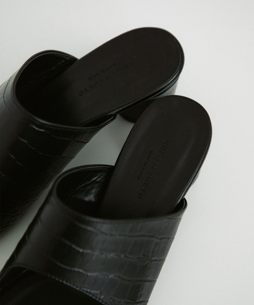 UNITED TOKYO（ユナイテッドトウキョウ）の「デザインスクエアートングサンダル（サンダル・レディース・ブラック/ブラウン・1/2）」の12枚目の写真