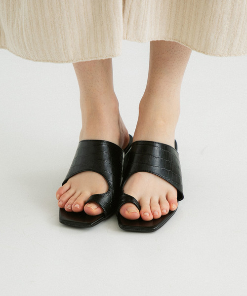 UNITED TOKYO（ユナイテッドトウキョウ）の「デザインスクエアートングサンダル（サンダル・レディース・ブラック/ブラウン・1/2）」の22枚目の写真