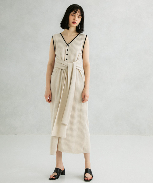 UNITED TOKYO（ユナイテッドトウキョウ）の「デザインスクエアートングサンダル（サンダル・レディース・ブラック/ブラウン・1/2）」の20枚目の写真