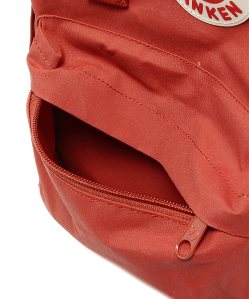 SHIPS（シップス）の「FJALLRAVEN: KANKEN(カンケンバッグ) レッド（バックパック/リュック・メンズ・レッド・ONE SIZE）」の7枚目の写真