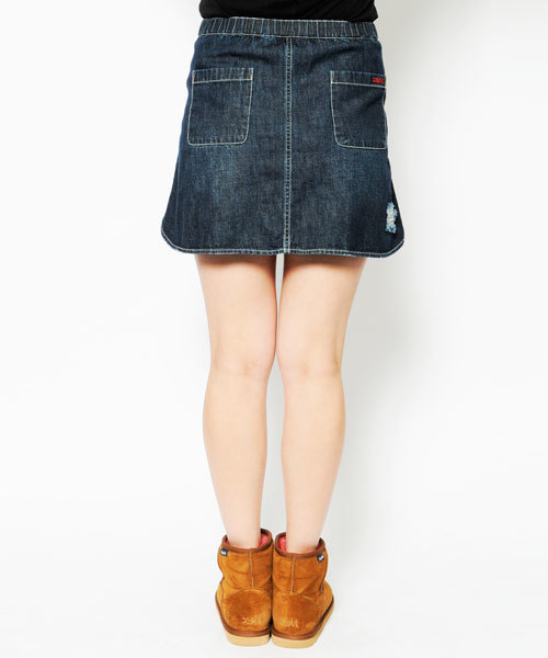 X-girl（エックスガール）の「REPAIRED DENIM SKIRT（デニムスカート・レディース・ライトインディゴブルー/インディゴブルー・1/2）」の3枚目の写真