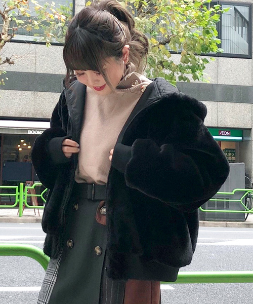 archives（アルシーヴ）の「リバーシブルファーボンバーブルゾン（ブルゾン・レディース・チャコールグレー/ブラック/ベージュ・MEDIUM）」の2枚目の写真