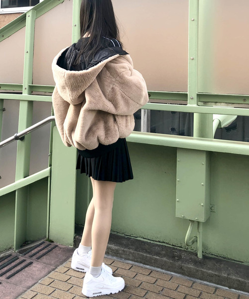 archives（アルシーヴ）の「リバーシブルファーボンバーブルゾン（ブルゾン・レディース・チャコールグレー/ブラック/ベージュ・MEDIUM）」の5枚目の写真