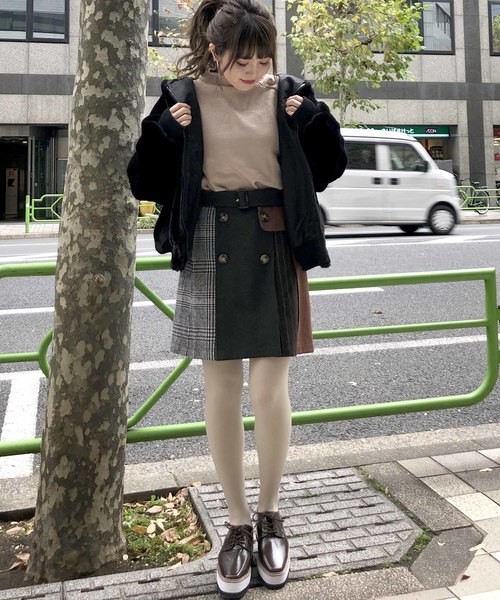 archives（アルシーヴ）の「リバーシブルファーボンバーブルゾン（ブルゾン・レディース・チャコールグレー/ブラック/ベージュ・MEDIUM）」の20枚目の写真