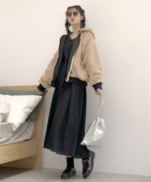 archives（アルシーヴ）の「リバーシブルファーボンバーブルゾン（ブルゾン・レディース・チャコールグレー/ブラック/ベージュ・MEDIUM）」の8枚目の写真