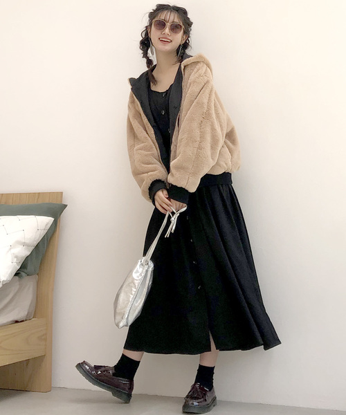 archives（アルシーヴ）の「リバーシブルファーボンバーブルゾン（ブルゾン・レディース・チャコールグレー/ブラック/ベージュ・MEDIUM）」の10枚目の写真