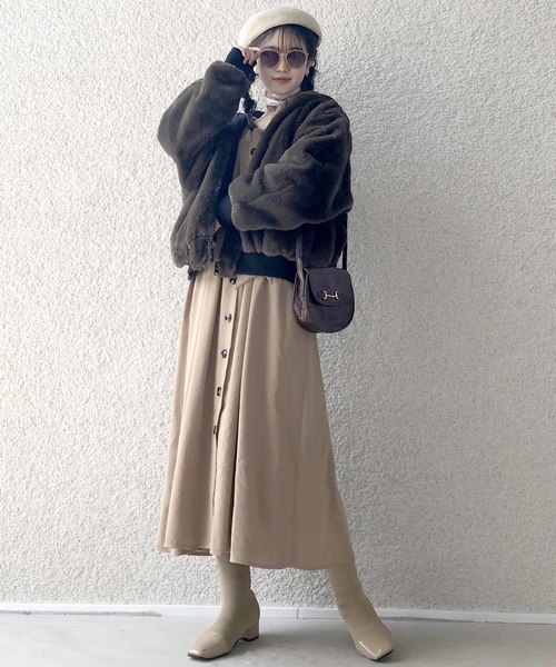 archives（アルシーヴ）の「リバーシブルファーボンバーブルゾン（ブルゾン・レディース・チャコールグレー/ブラック/ベージュ・MEDIUM）」の19枚目の写真