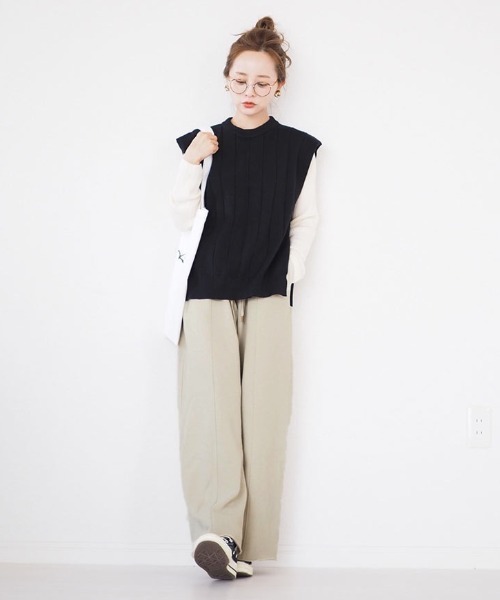 KOBE LETTUCE(コウベレタス)の「センタープレススウェットワイドパンツ(スウェットパンツ・レディース・チャコールグレー/ブラック/モカ/ホワイト系その他/ベージュ系その他/ブラック系その他/ホワイト系その他2/ブラウン/ホワイト系その他3/ブラック系その他2/ライトベージュ・S/M/M/L)」の10枚目の写真