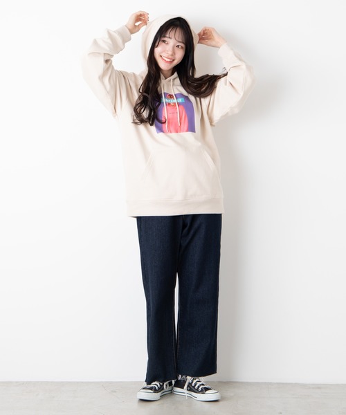 WEGO(ウィゴー)の「WEGO/ガールフォトビッグシルエットプルパーカー(パーカー・メンズ・ホワイト/ブラック/ベージュ/ピンク・SMALL/MEDIUM/LARGE)」の16枚目の写真