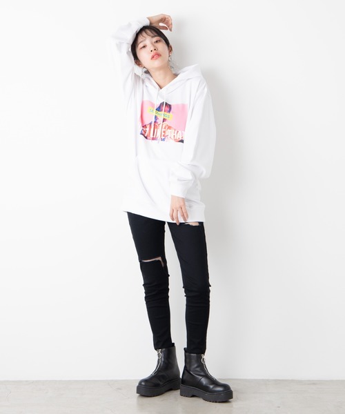 WEGO(ウィゴー)の「WEGO/ガールフォトビッグシルエットプルパーカー(パーカー・メンズ・ホワイト/ブラック/ベージュ/ピンク・SMALL/MEDIUM/LARGE)」の7枚目の写真