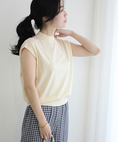 ADAM ET ROPE'（アダムエロペ）の「シルクポリエステルフレンチスリーブプルオーバー（ニット/セーター・レディース・ブラック/グリーン/キナリ・FREE）」の2枚目の写真