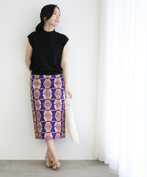 ADAM ET ROPE'（アダムエロペ）の「シルクポリエステルフレンチスリーブプルオーバー（ニット/セーター・レディース・ブラック/グリーン/キナリ・FREE）」の4枚目の写真