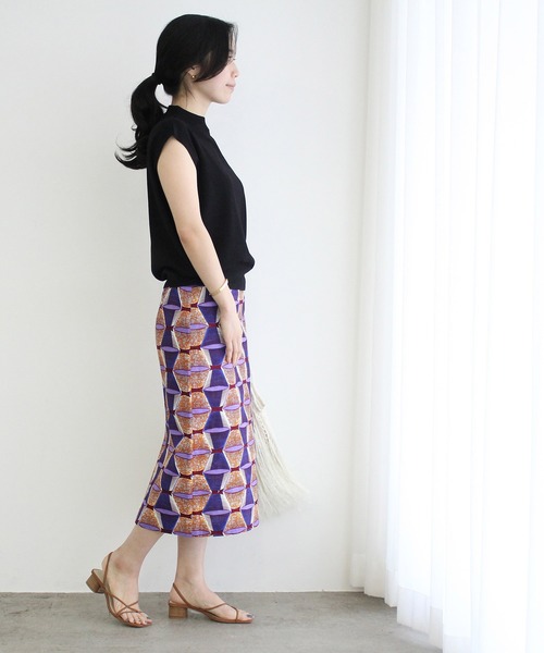 ADAM ET ROPE'（アダムエロペ）の「シルクポリエステルフレンチスリーブプルオーバー（ニット/セーター・レディース・ブラック/グリーン/キナリ・FREE）」の10枚目の写真