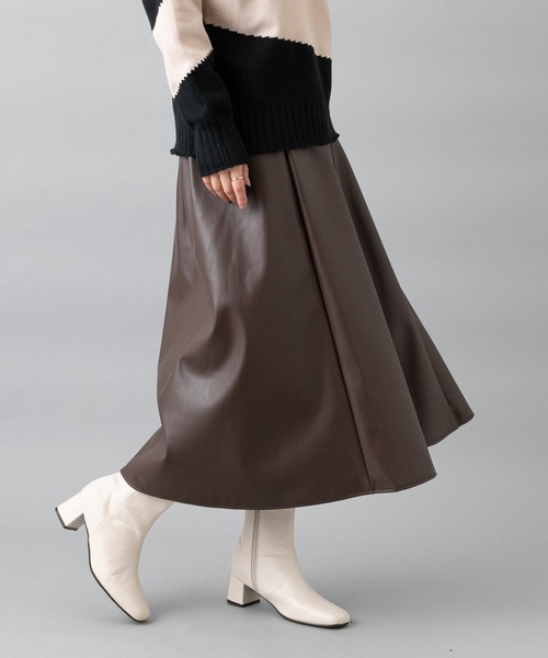 prose verse（プロズヴェール）の「フェイクレザーロングフレアスカート（スカート・レディース・ブラック/グレー/アイボリー/ブラウン・ﾌﾘ-）」の4枚目の写真