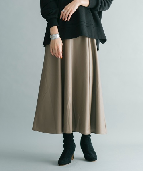 prose verse（プロズヴェール）の「フェイクレザーロングフレアスカート（スカート・レディース・ブラック/グレー/アイボリー/ブラウン・ﾌﾘ-）」の3枚目の写真