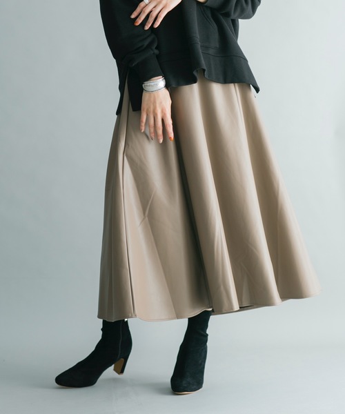 prose verse（プロズヴェール）の「フェイクレザーロングフレアスカート（スカート・レディース・ブラック/グレー/アイボリー/ブラウン・ﾌﾘ-）」の7枚目の写真