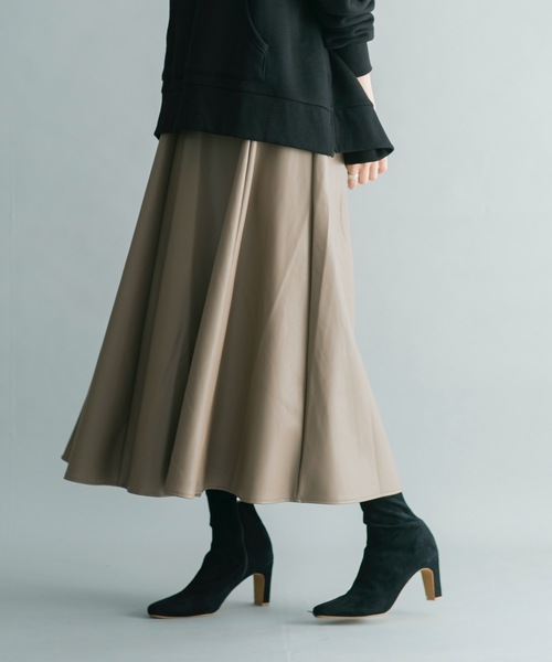 prose verse（プロズヴェール）の「フェイクレザーロングフレアスカート（スカート・レディース・ブラック/グレー/アイボリー/ブラウン・ﾌﾘ-）」の8枚目の写真
