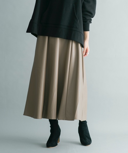prose verse（プロズヴェール）の「フェイクレザーロングフレアスカート（スカート・レディース・ブラック/グレー/アイボリー/ブラウン・ﾌﾘ-）」の11枚目の写真