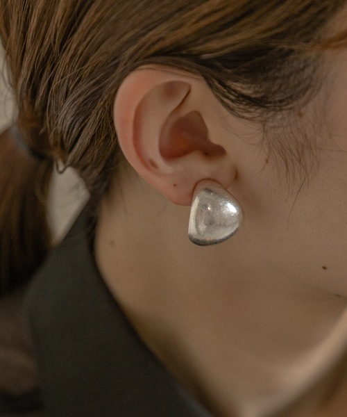 SMELLY（スメリー）の「ワイドプックリイヤリング（イヤリング・レディース・シルバー/ゴールド・-）」の4枚目の写真