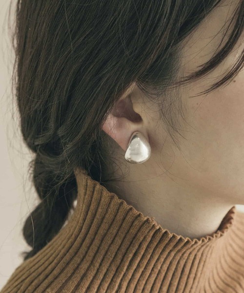 SMELLY（スメリー）の「ワイドプックリイヤリング（イヤリング・レディース・シルバー/ゴールド・-）」の6枚目の写真