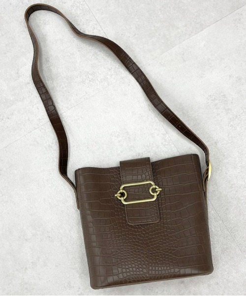 apres jour mignon(アプレジュールミニョン)の「【apresjour mignon×ARIAZ】ポーチ付きバックル型押しショルダーバッグ(ショルダーバッグ・レディース・ブラック/モカ/ダークブラウン・ONESIZE)」の1枚目の写真