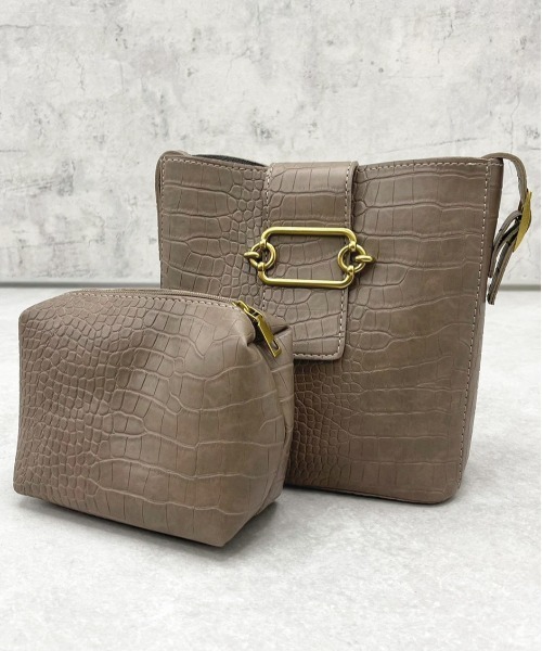 apres jour mignon(アプレジュールミニョン)の「【apresjour mignon×ARIAZ】ポーチ付きバックル型押しショルダーバッグ(ショルダーバッグ・レディース・ブラック/モカ/ダークブラウン・ONESIZE)」の3枚目の写真