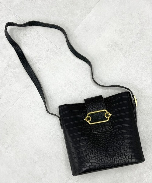 apres jour mignon(アプレジュールミニョン)の「【apresjour mignon×ARIAZ】ポーチ付きバックル型押しショルダーバッグ(ショルダーバッグ・レディース・ブラック/モカ/ダークブラウン・ONESIZE)」の4枚目の写真