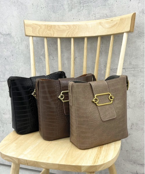 apres jour mignon(アプレジュールミニョン)の「【apresjour mignon×ARIAZ】ポーチ付きバックル型押しショルダーバッグ(ショルダーバッグ・レディース・ブラック/モカ/ダークブラウン・ONESIZE)」の8枚目の写真