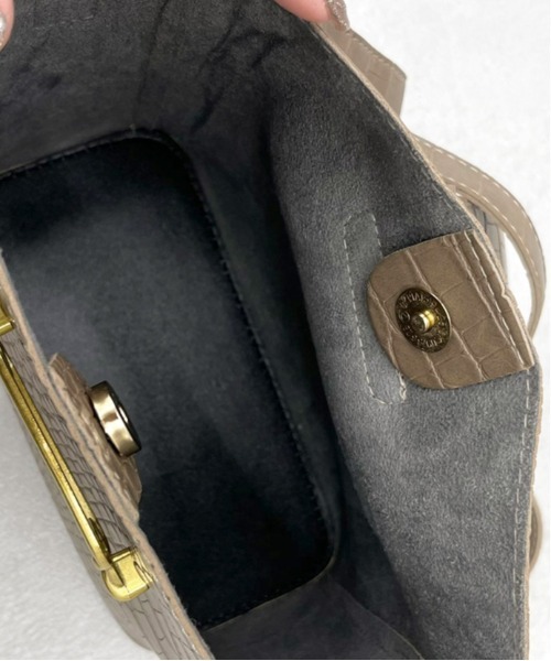 apres jour mignon(アプレジュールミニョン)の「【apresjour mignon×ARIAZ】ポーチ付きバックル型押しショルダーバッグ(ショルダーバッグ・レディース・ブラック/モカ/ダークブラウン・ONESIZE)」の12枚目の写真