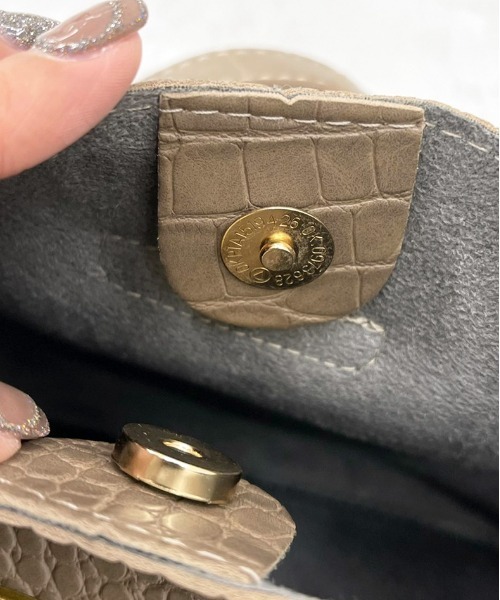 apres jour mignon(アプレジュールミニョン)の「【apresjour mignon×ARIAZ】ポーチ付きバックル型押しショルダーバッグ(ショルダーバッグ・レディース・ブラック/モカ/ダークブラウン・ONESIZE)」の9枚目の写真