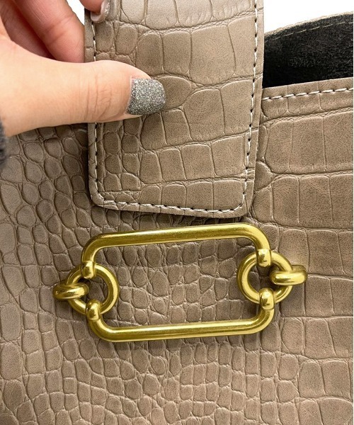 apres jour mignon(アプレジュールミニョン)の「【apresjour mignon×ARIAZ】ポーチ付きバックル型押しショルダーバッグ(ショルダーバッグ・レディース・ブラック/モカ/ダークブラウン・ONESIZE)」の11枚目の写真