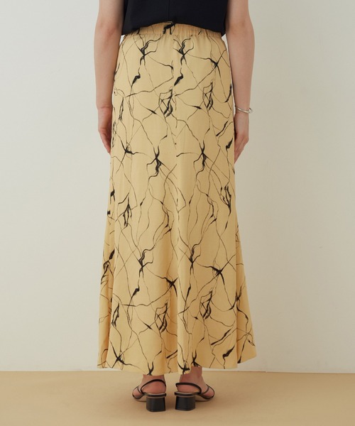 ADAM ET ROPE'（アダムエロペ）の「レーヨンプリントスカート（スカート・レディース・イエロー系その他・FREE）」の3枚目の写真