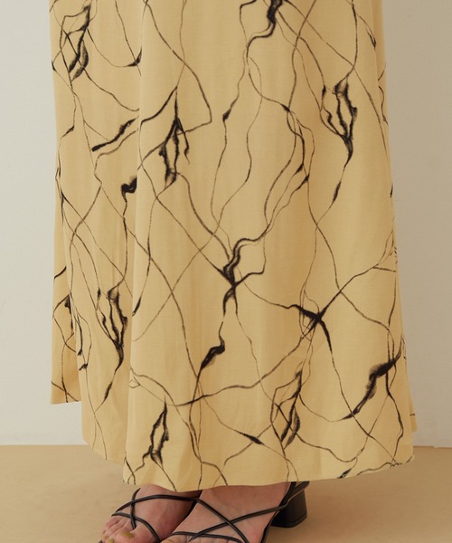 ADAM ET ROPE'（アダムエロペ）の「レーヨンプリントスカート（スカート・レディース・イエロー系その他・FREE）」の7枚目の写真