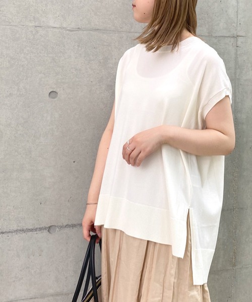 RIVE DROITE（リヴドロワ）の「着回し力UP　クールタッチUVスリットヘムワイドニット（ニット/セーター・レディース・ブラック/オフホワイト/イエロー/グレイッシュベージュ・FREE）」の6枚目の写真