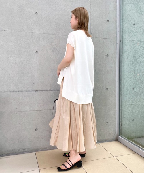 RIVE DROITE（リヴドロワ）の「着回し力UP　クールタッチUVスリットヘムワイドニット（ニット/セーター・レディース・ブラック/オフホワイト/イエロー/グレイッシュベージュ・FREE）」の8枚目の写真