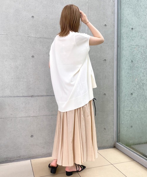 RIVE DROITE（リヴドロワ）の「着回し力UP　クールタッチUVスリットヘムワイドニット（ニット/セーター・レディース・ブラック/オフホワイト/イエロー/グレイッシュベージュ・FREE）」の9枚目の写真