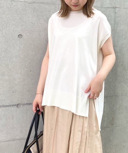 RIVE DROITE（リヴドロワ）の「着回し力UP　クールタッチUVスリットヘムワイドニット（ニット/セーター・レディース・ブラック/オフホワイト/イエロー/グレイッシュベージュ・FREE）」の5枚目の写真