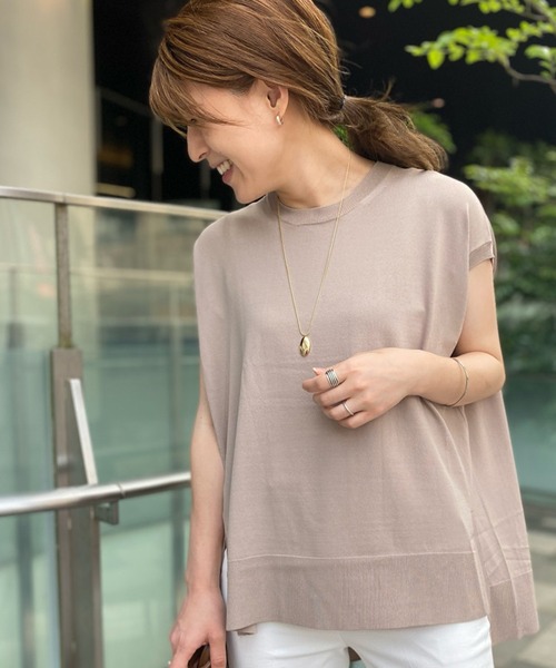 RIVE DROITE（リヴドロワ）の「着回し力UP　クールタッチUVスリットヘムワイドニット（ニット/セーター・レディース・ブラック/オフホワイト/イエロー/グレイッシュベージュ・FREE）」の15枚目の写真