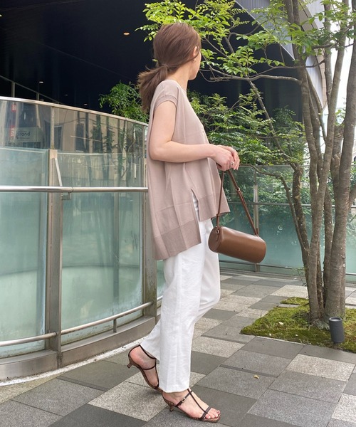 RIVE DROITE（リヴドロワ）の「着回し力UP　クールタッチUVスリットヘムワイドニット（ニット/セーター・レディース・ブラック/オフホワイト/イエロー/グレイッシュベージュ・FREE）」の18枚目の写真