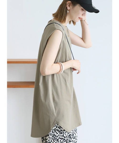 reca（レカ）の「綿100％！シンプルショルダータックノースリーブカットソー（タンクトップ・レディース・ブラック/オフホワイト/グレイッシュベージュ/チャコール/モカ/ワイン/パープル系その他/グリーン/ホワイト系その他/グレー系その他2/グレー系その他/ネイビー・M）」の8枚目の写真