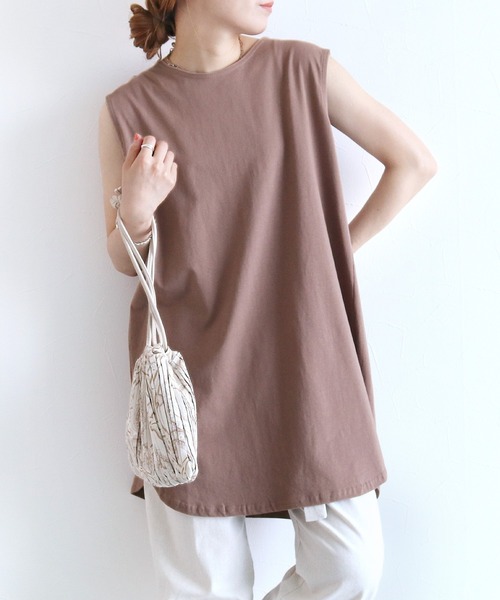 reca（レカ）の「綿100％！シンプルショルダータックノースリーブカットソー（タンクトップ・レディース・ブラック/オフホワイト/グレイッシュベージュ/チャコール/モカ/ワイン/パープル系その他/グリーン/ホワイト系その他/グレー系その他2/グレー系その他/ネイビー・M）」の7枚目の写真