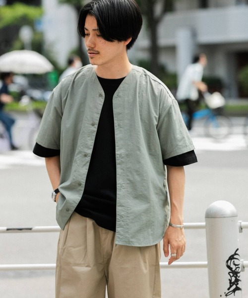 ITEMS URBANRESEARCH（アイテムズ アーバンリサーチ）の「ナイロンノーカラー半袖シャツ（シャツ/ブラウス・メンズ・ブラック/ベージュ/カーキ・MEDIUM/LARGE）」の3枚目の写真