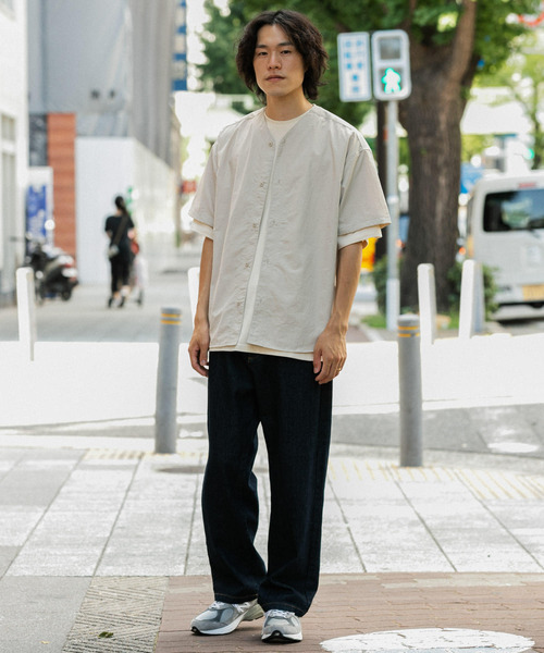 ITEMS URBANRESEARCH（アイテムズ アーバンリサーチ）の「ナイロンノーカラー半袖シャツ（シャツ/ブラウス・メンズ・ブラック/ベージュ/カーキ・MEDIUM/LARGE）」の6枚目の写真